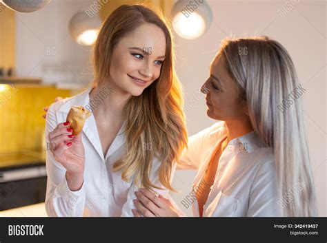 blonde lesbians have sex